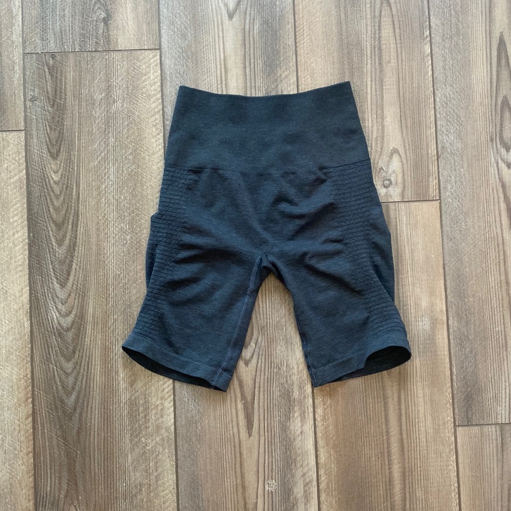 Alphalete shorts - XS